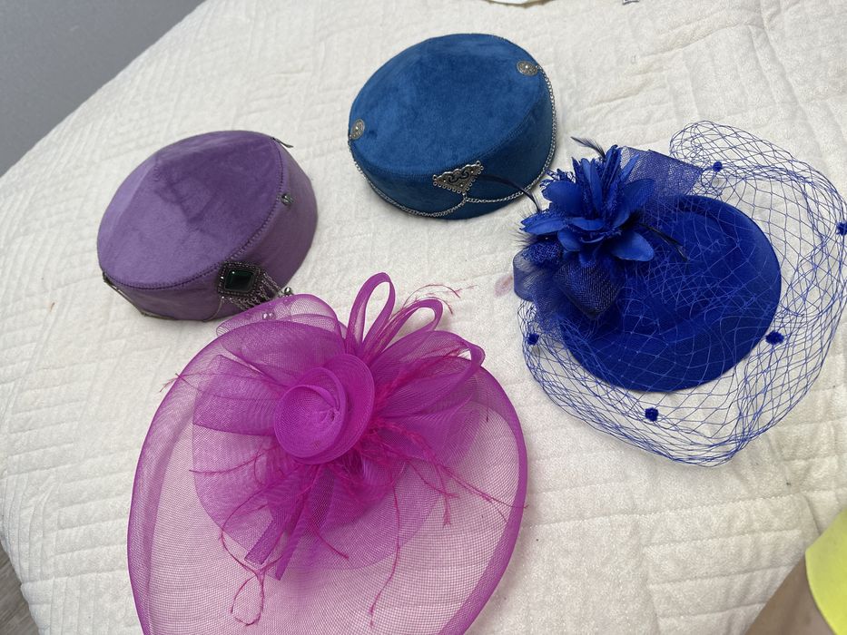 Продам такия 1 шт, шляпки синие 2шт