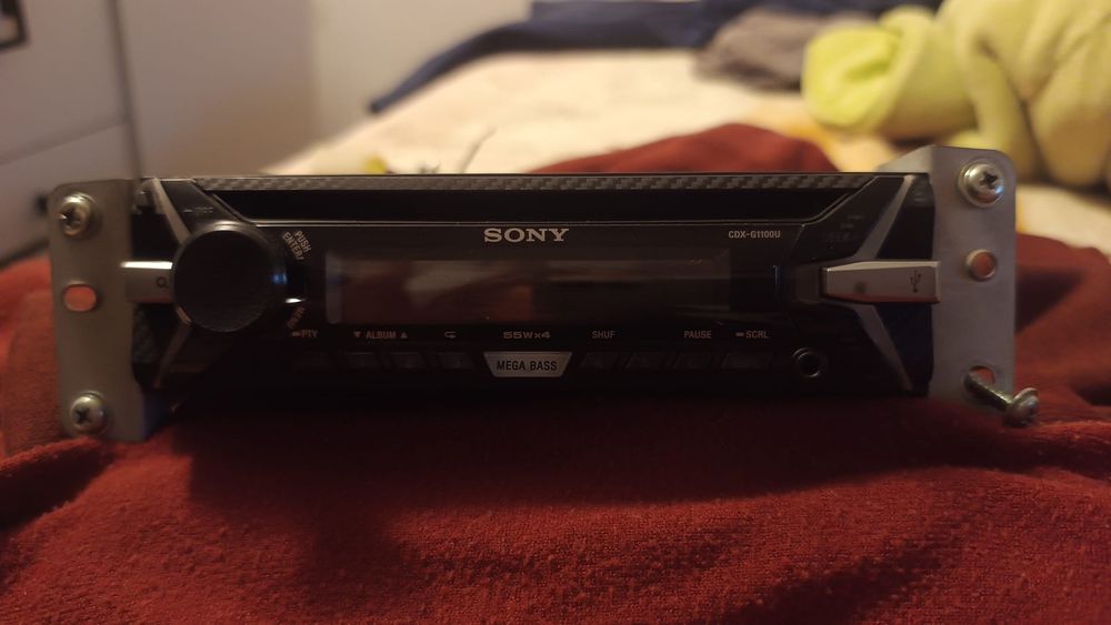 Vând Casetofon Sony CD + usb