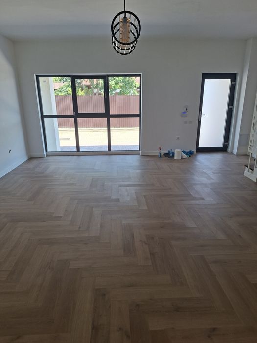 vand casa px1 4 camere din caramida