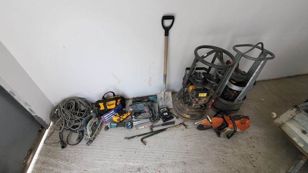 Inchiriez mai compactor /placi compactoare /picamare/scule