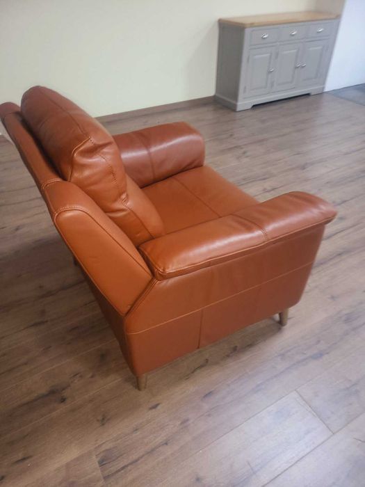 Кафяв кожен фотьойл