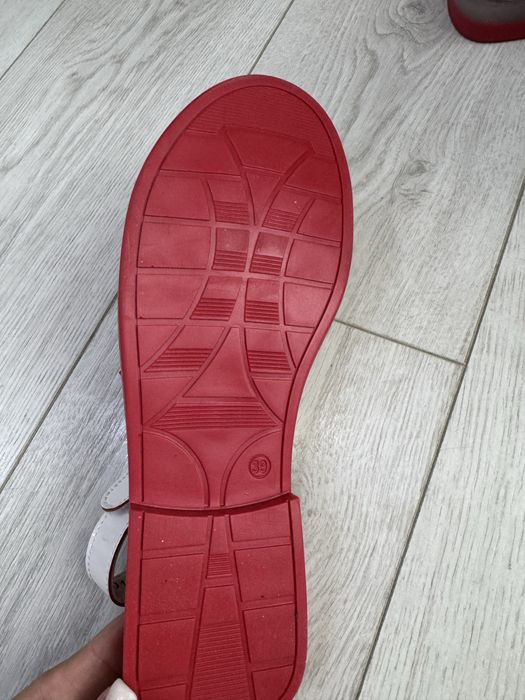 Сандальи новые Tucino