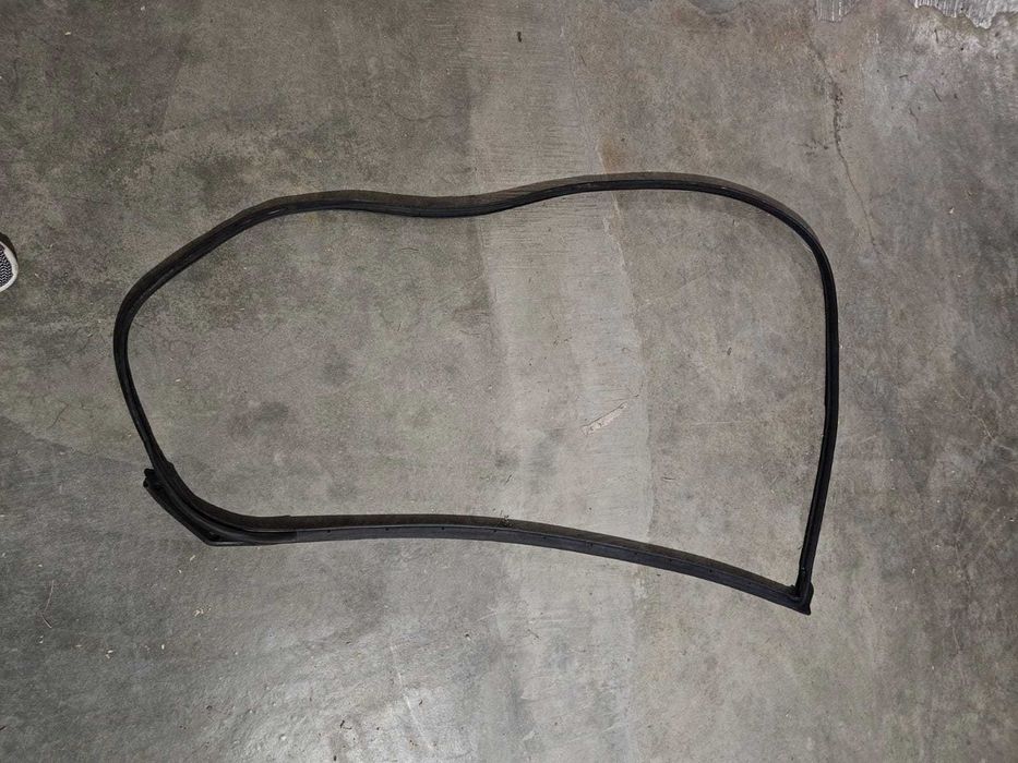 Toyota auris Уплътнение предна лява врата