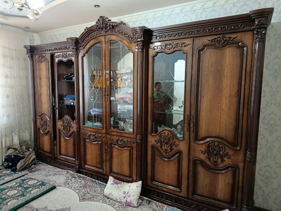 Срочно продаю шикарную стенку шкаф !