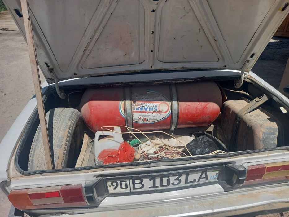 Автомобиль Жигули 2103