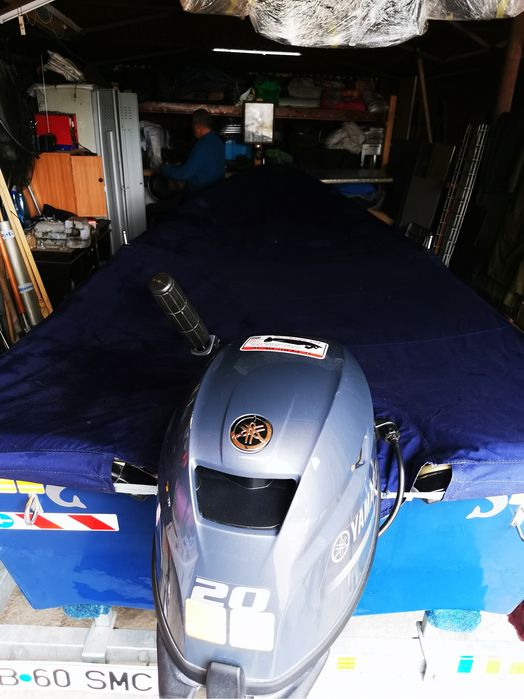 Barca cu motor Yahama