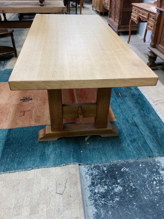 Изключително стабилна трапезна маса от масивен дъб