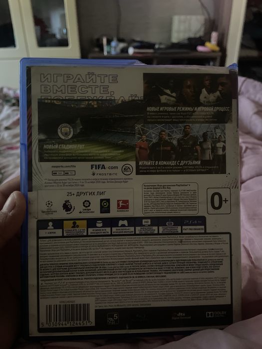 Диск игры FIFA 21 на PlayStation 4