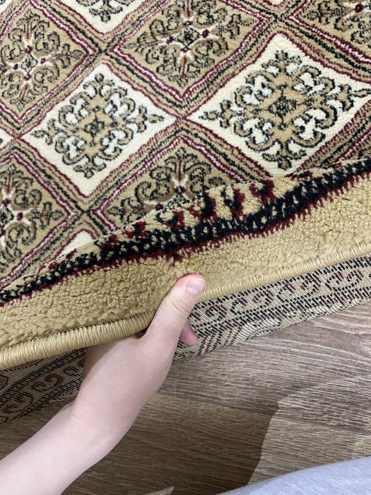 продается ковер в отличном состоянии