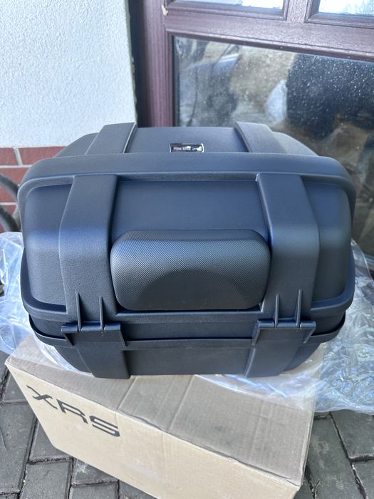 Topcase moto 35L cu spatar pasager si placa.
