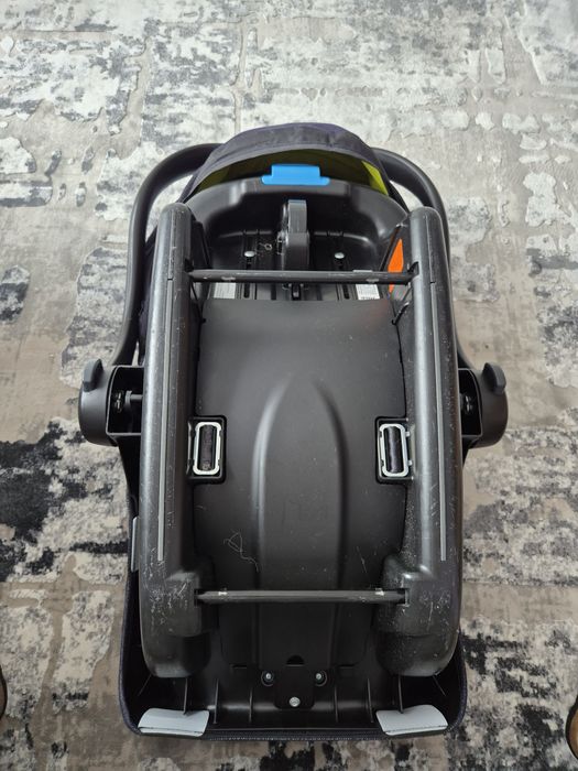 Scaun - Scoică auto bebeluși Joie – stare bună, utilizabilă fără bază ISOFIX