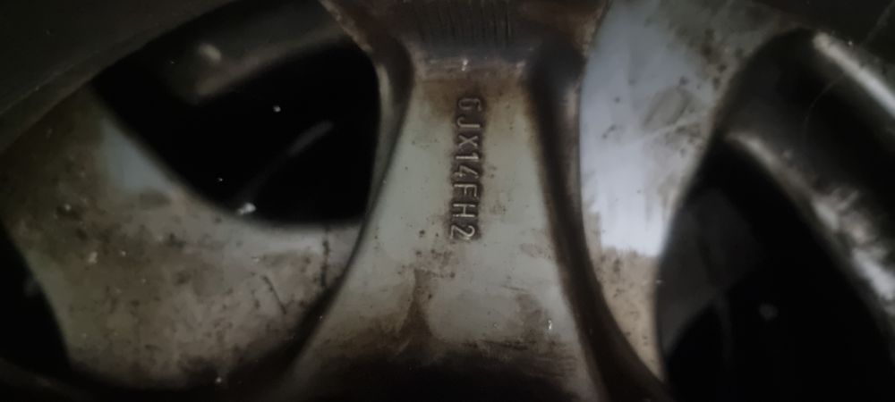 anvelope iarna 185/60/14 cu jenti aluminiu  vw golf 4
