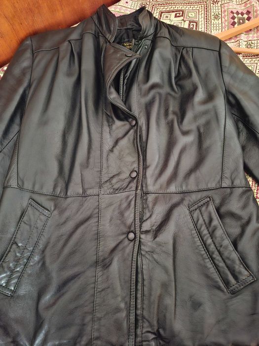 Дамско кожено яке от естествена кожа.