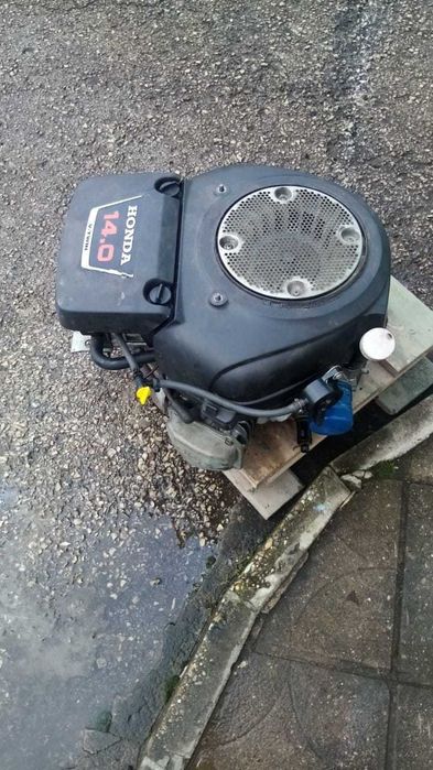 HONDA GCV 520 14hp и KAWASAKI FR691TV моторите се продават на части