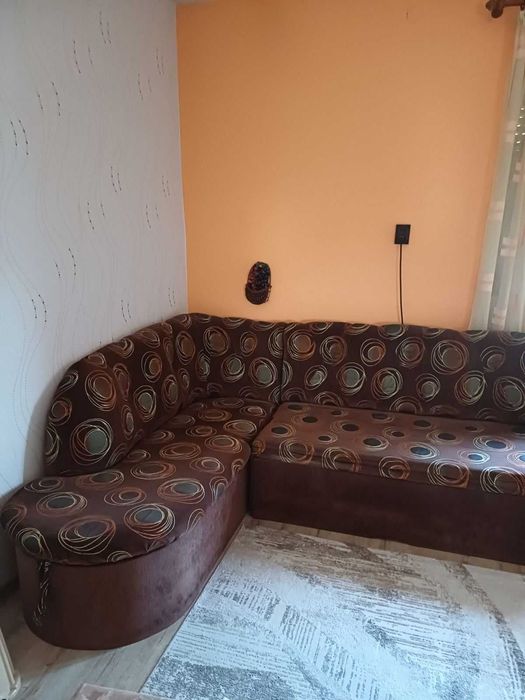 Ъглов диван в запазено състояние