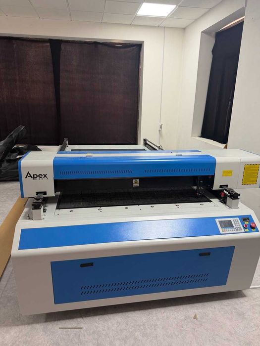 Продаётся лазерный гравировально-резальный станок