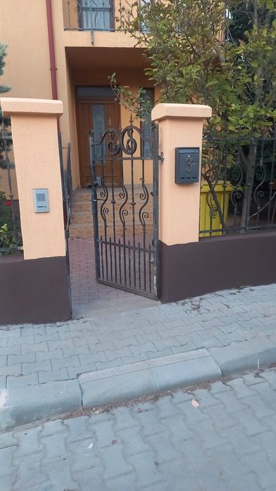 casa de vânzare lângă giratoriul de la Ford