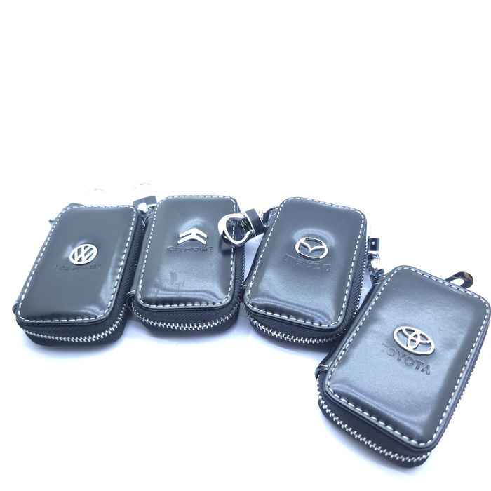 Кожен калъф чантичка за ключове с метално лого