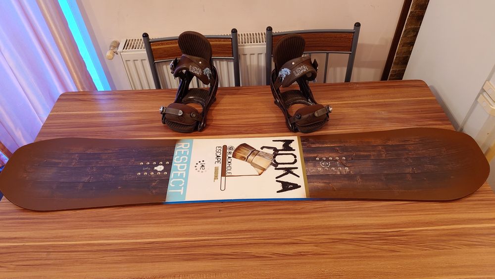 Placa Snowboard Black Hole Escape 142 cu legaturi Burton Lexa S