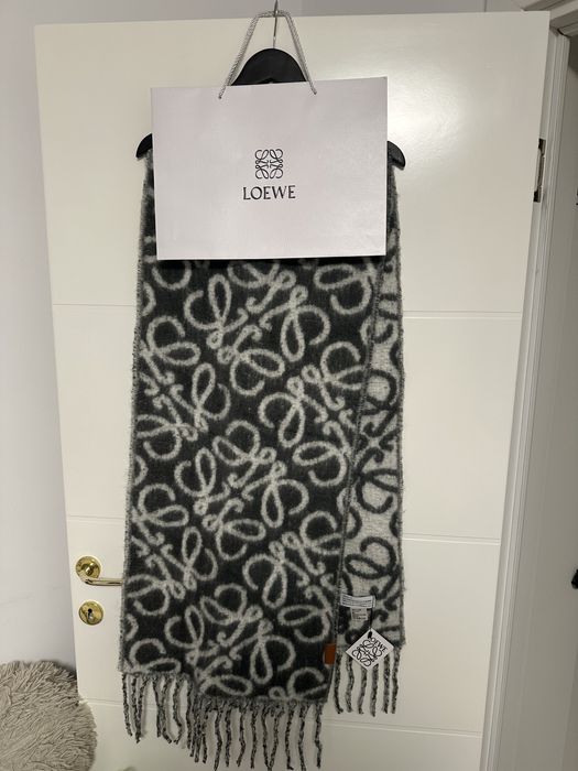 Esarfa Loewe 200*30 noua