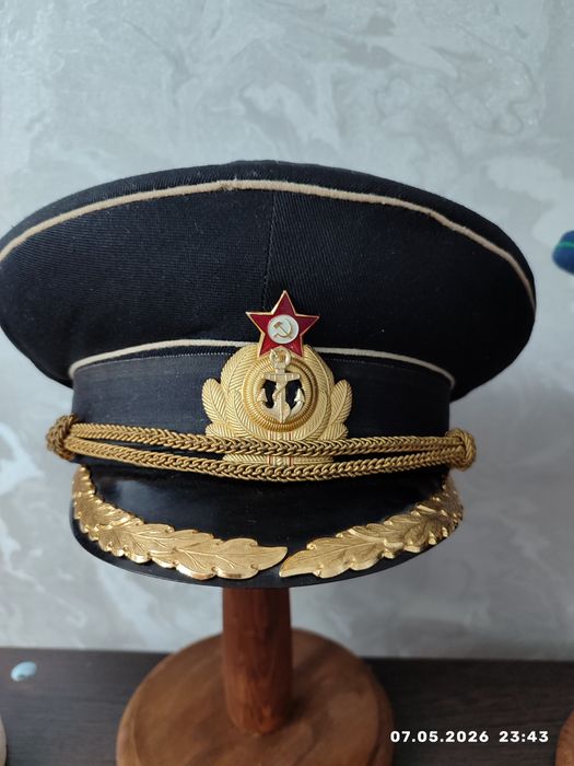 Парадная фуражка офицера Военно-Морского Флота (ВМФ) СССР