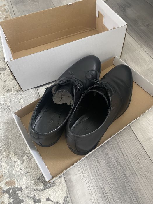 Vând pantofi eleganti purtati cateva ore