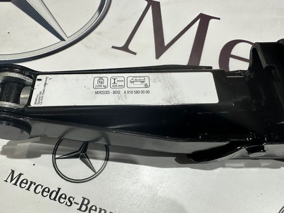 Оригинален крик+ключ за гуми Мерцедес