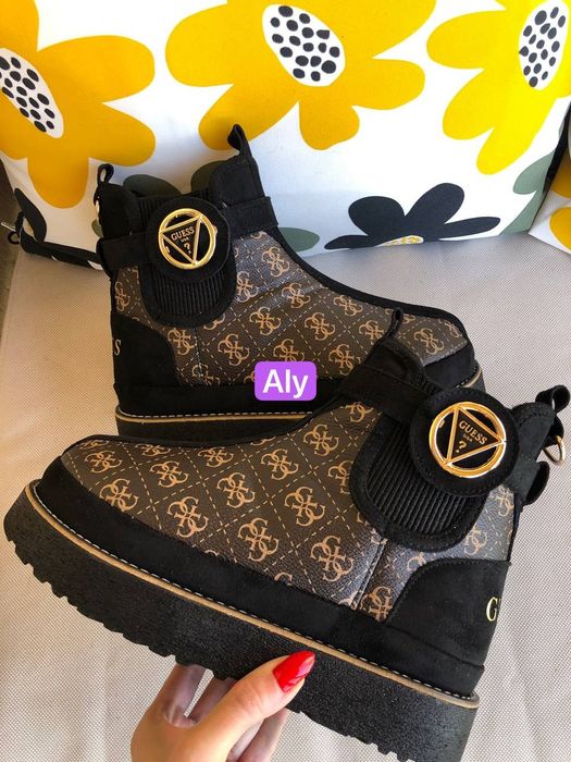 Ugg-uri dama diferite modele