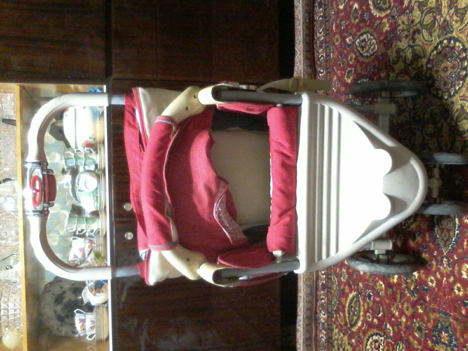 Детская коляска красная