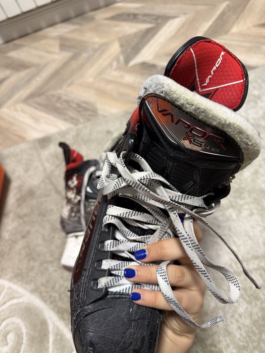 Продам коньки BAUER
