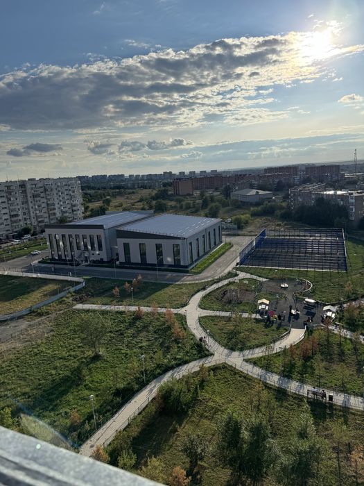 Продам квартиру 2-ком  9-45 высотном доме