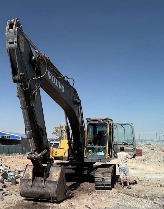 Экскаватор гусеничный VOLVO EC210 BLK 2013 йил 29000 моточас ишлаган