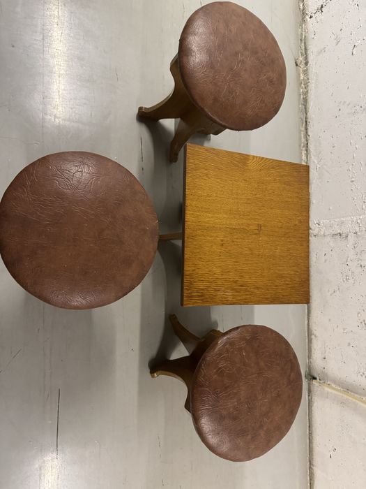 Set 3 taburete plus 2 masute