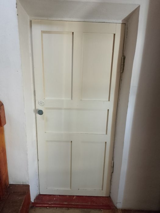 Деревянные окна и двери