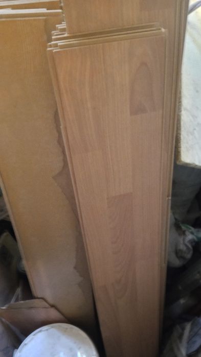 Продам ламинат в хорошом состояний