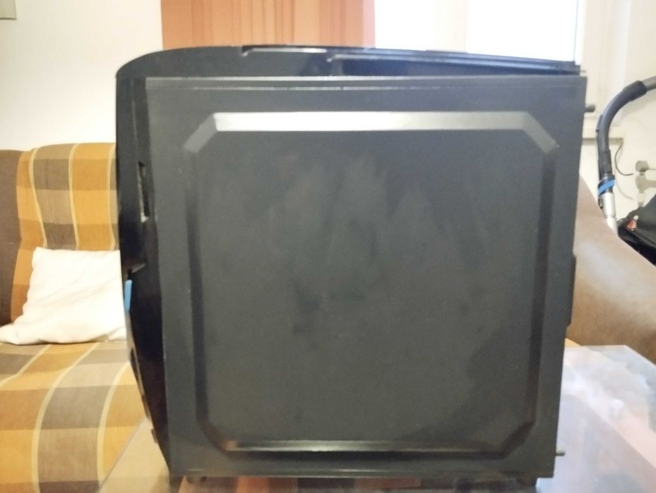 Среден клас гейминг компютър