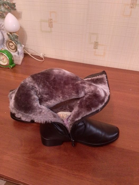 Продаю утеплён сапоги размер 39 .