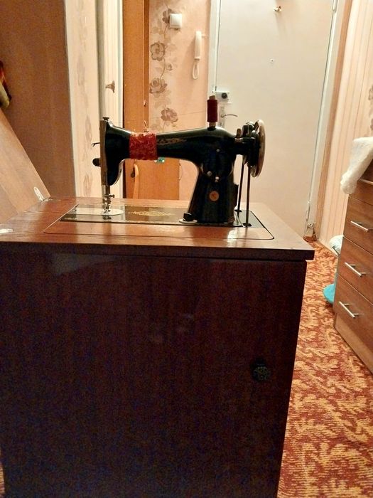 Продам швейную машинку