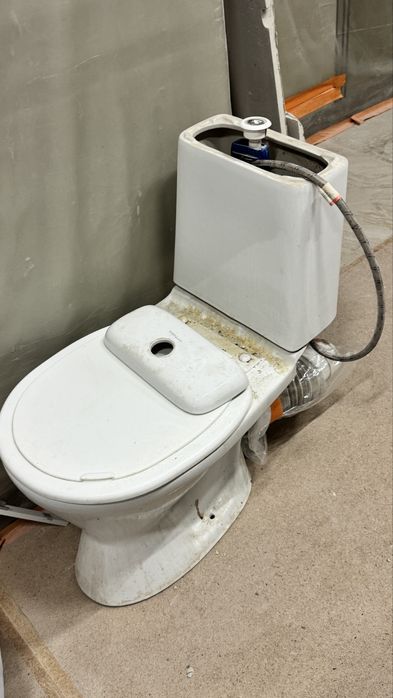 Унитаз с бачком,  рабочий