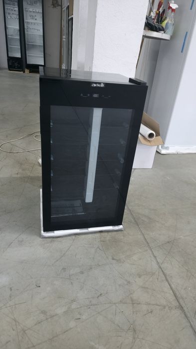 Хладилна витрина-Винарна