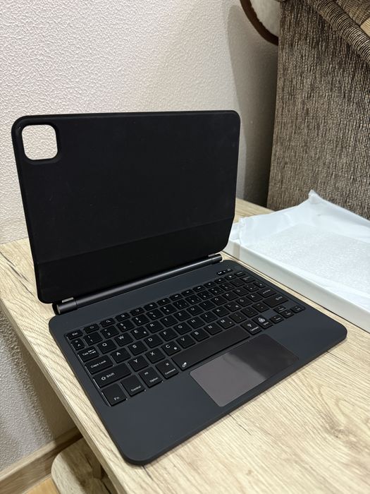 Husa cu tastatura pentru Ipad Air 11”