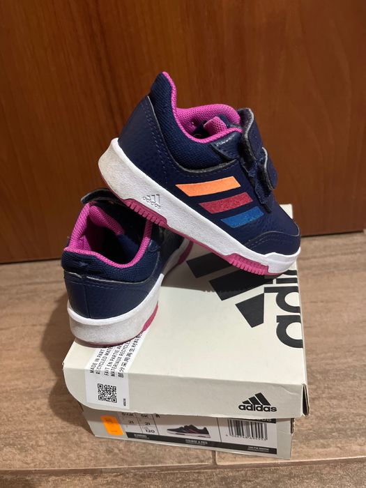 Маратонки за момиче Adidas