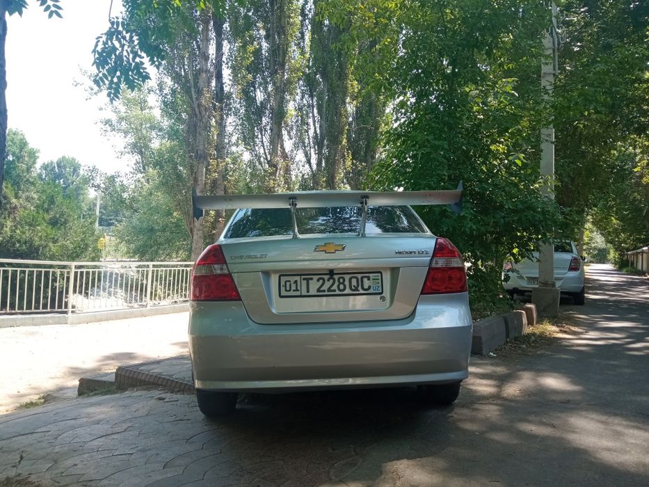 Продаю спойлер универсальный и оригинальный.