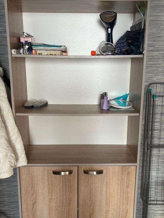 Продам шкафы стол комод