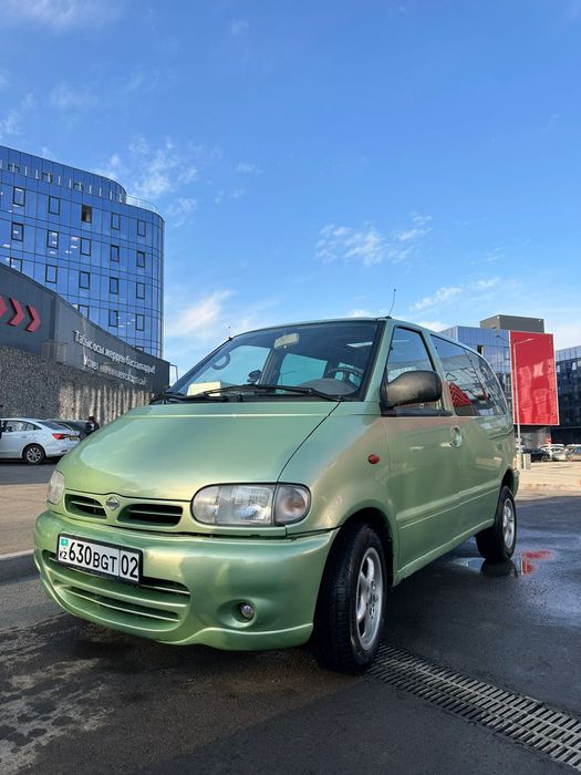 Продам Nisan Serena