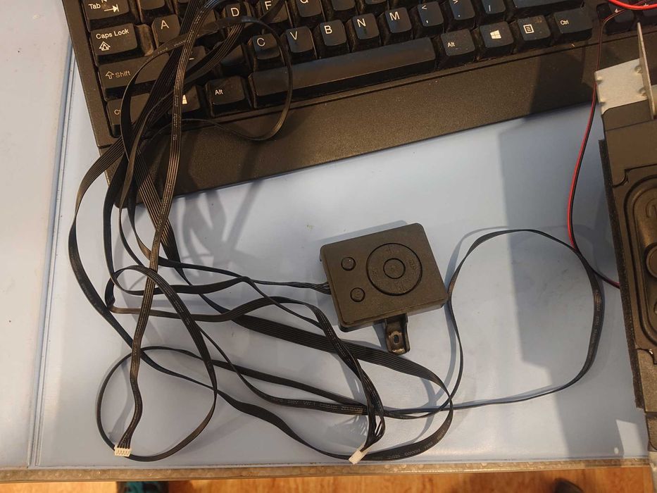 Dezmembrez Piese Schneider 75SU702K SU702K T V V750DJ1-CQ01