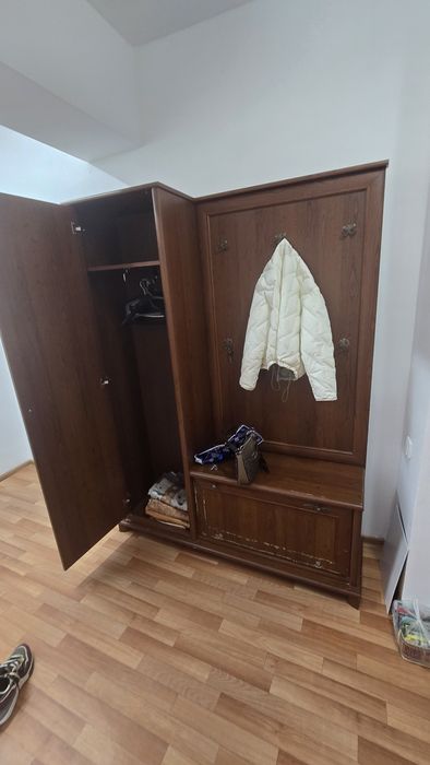 Прихожая со шкафом