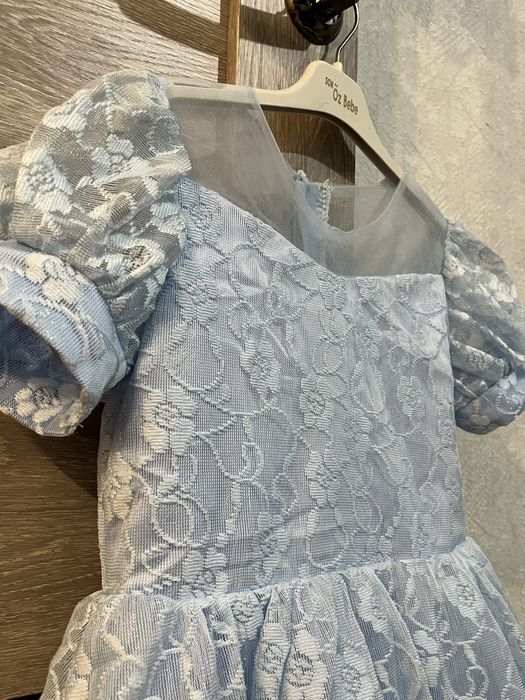 Красивое голубое платье