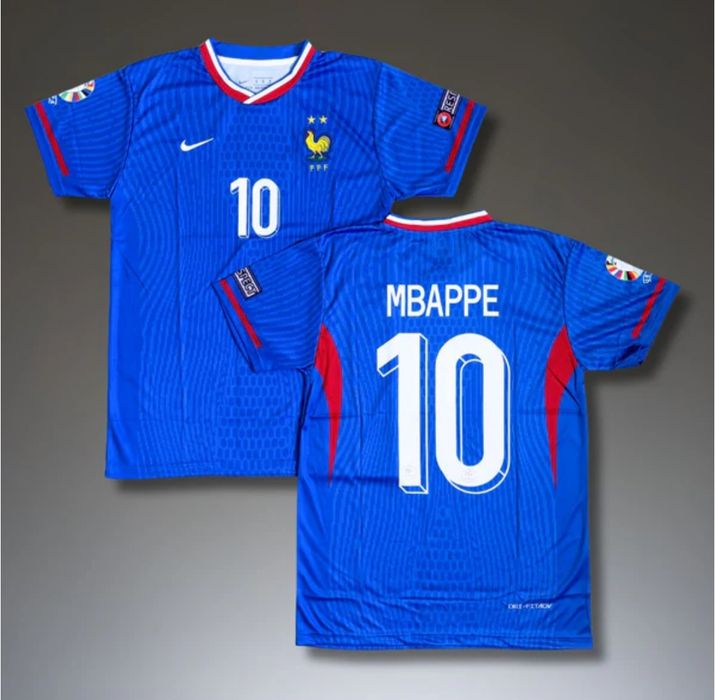 Vând tricouri fotbal