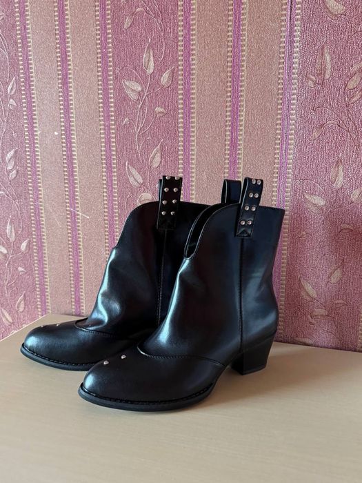 Ботинки черные на небольшом каблуке